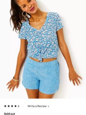 Lilly Pulitzer Light Blue Linen-Shorts outfit. See pics.